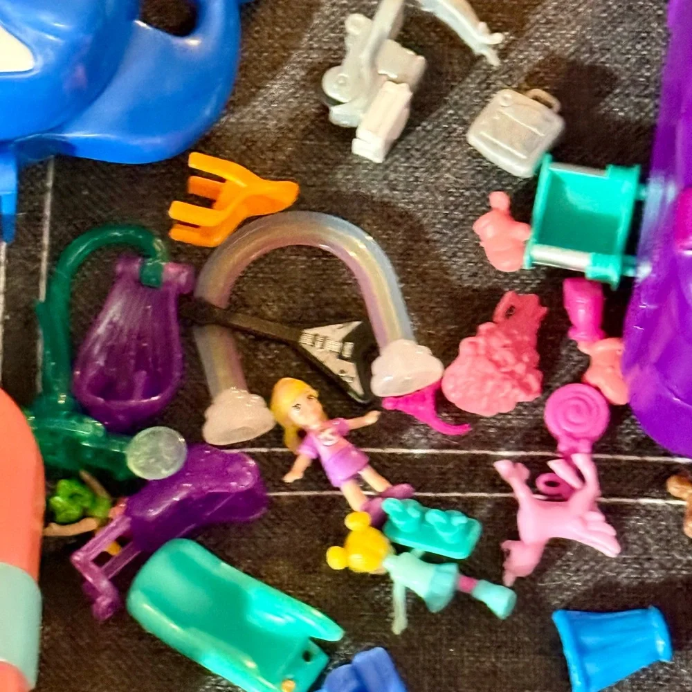 Poly pockets 4 cases with accessories - Picture 2 of 11